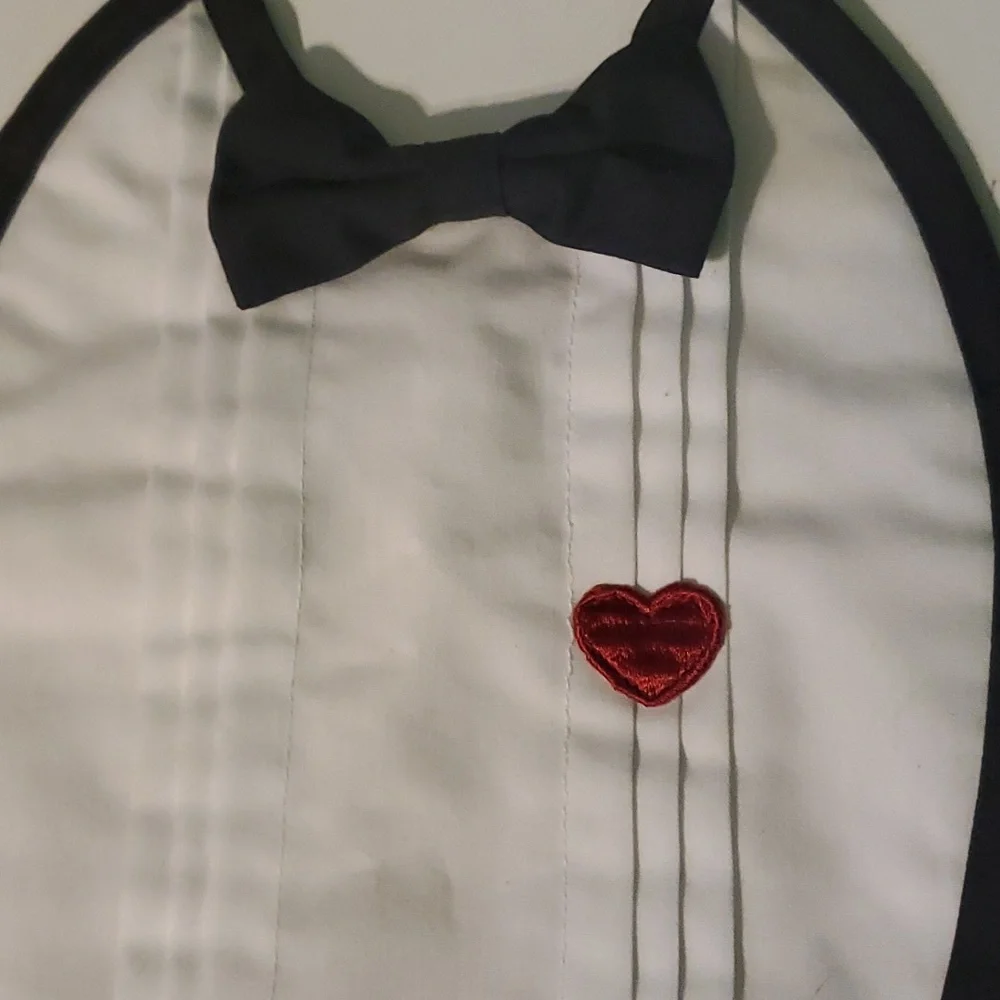 New baby tuxedo bib